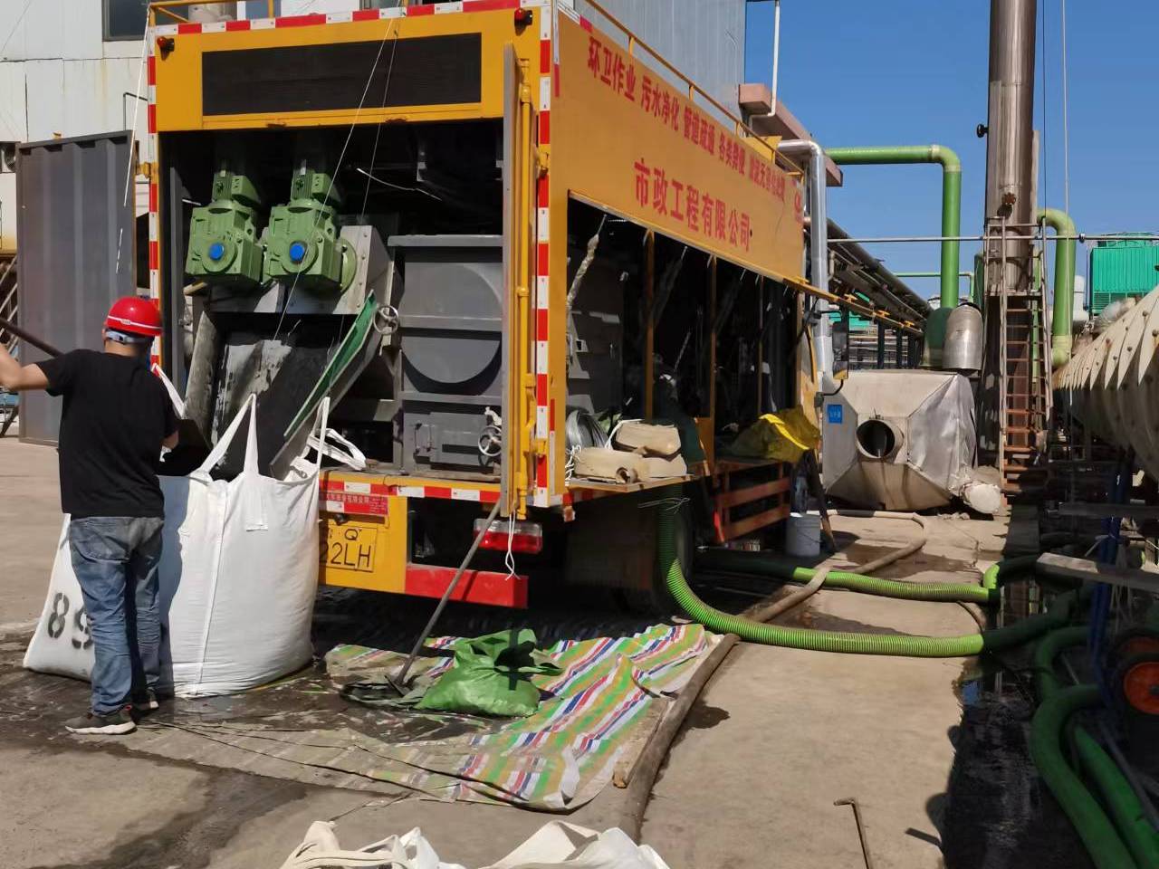 陆丰淤泥压干处理